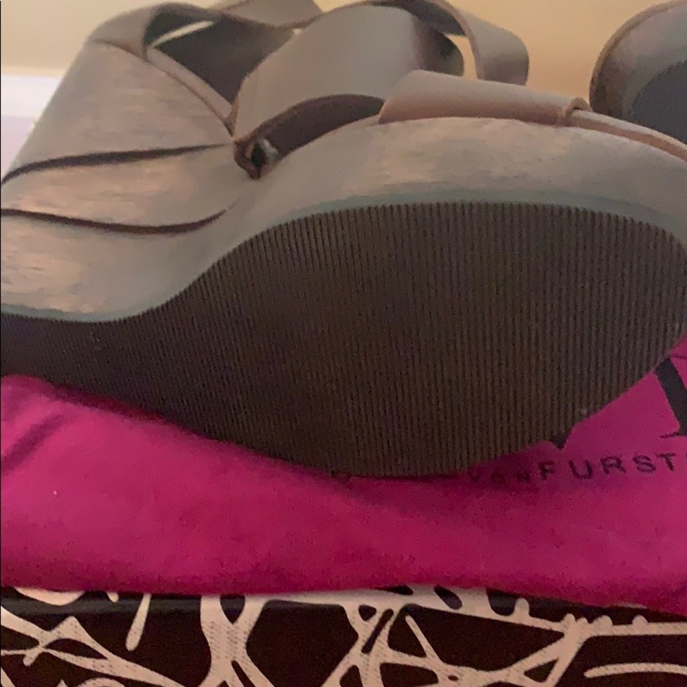 Shoe - Picture 7 of 8